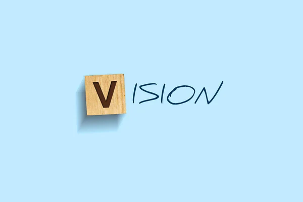 ビジョン。木のブロックに書かれた言葉。青い背景。分離。ビジネスコンセプト. — ストック写真