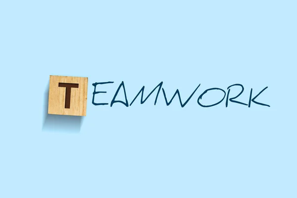 Teamwork. Words written on a wooden block. Blue background. Isolated. Business concept. — Stock Photo, Image