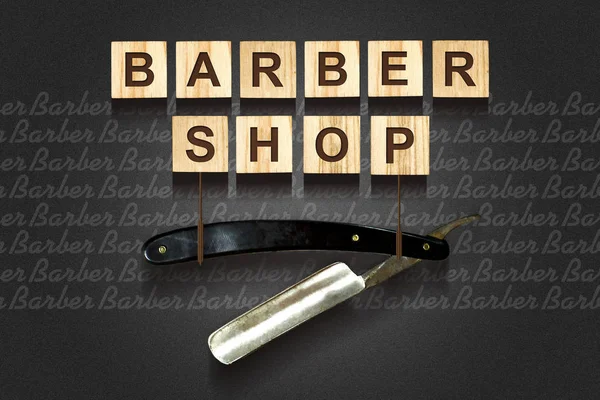 Koncepcja Barber Shop. Napis na drewnianych kostkach na ciemnym tle. Piękno. Moda. — Zdjęcie stockowe