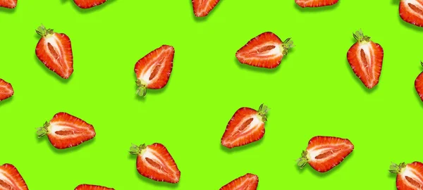 Ripe strawberries on a bright green background. Fresh fruits. Fruit background. Summer party. Birthday. — Stock Photo, Image