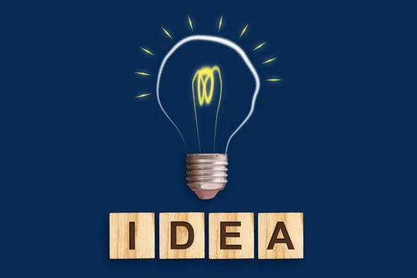 Idea concettuale. Lampadina su sfondo blu. Il concetto di idee brillanti per le imprese, domande frequenti, ispirazione creativa. Affari. Creazione . — Foto Stock