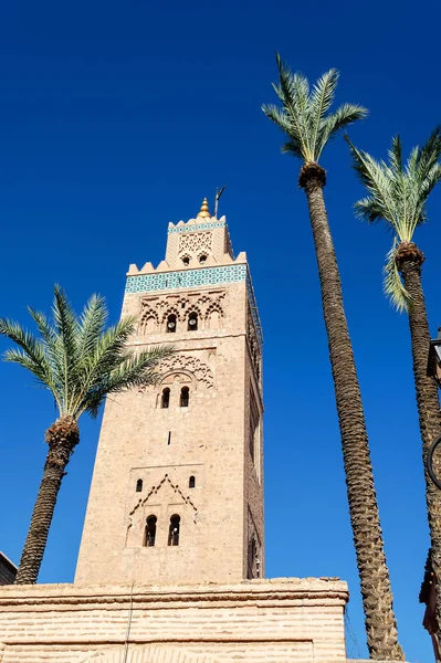 Marakeş'te güzel bir cami. Fas. Gezi. Mimari.