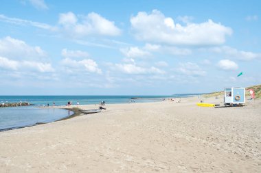 Liseleje Strand. Danimarka. 28 Temmuz. 2019: Güzel deniz kum plaj ve güzel bulutlu gökyüzü. Doğa. Rahatlama.
