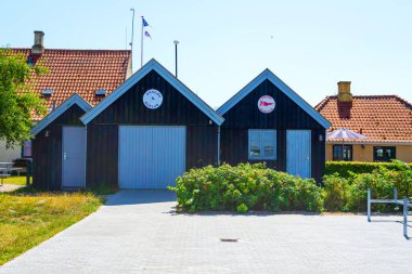 Dragor, ne zaman? Danimarka. 24 Temmuz 2019. Güzel ahşap tekne garajları. Mimari.