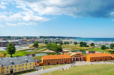 Helsingør. Danimarka. 26 Temmuz. 2019.Helsingor mimarisinin güzel görünümü. Mavi bulutlu gökyüzü, güneşli bir gün. Danimarka Önemli Noktaları