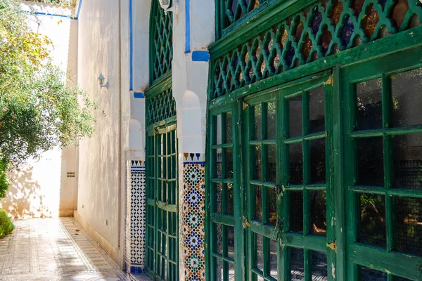 Detalles de la hermosa arquitectura de Marrakech, Marruecos. Arquitectura. Viajes — Foto de Stock