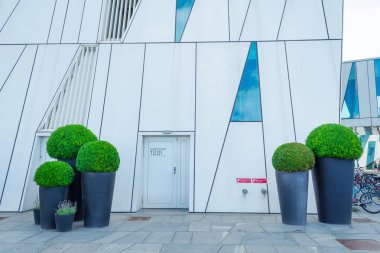 Kopenhag. Danimarka. 24 Temmuz. 2019: Bella Sky Comwell Hotel'in güzel cam binası. Mimari.
