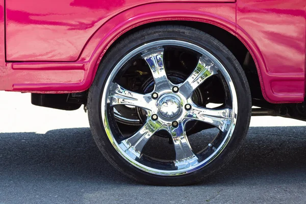 Car wheel. Close-up. Sale, repair of auto tires and wheels. — Stock Photo, Image