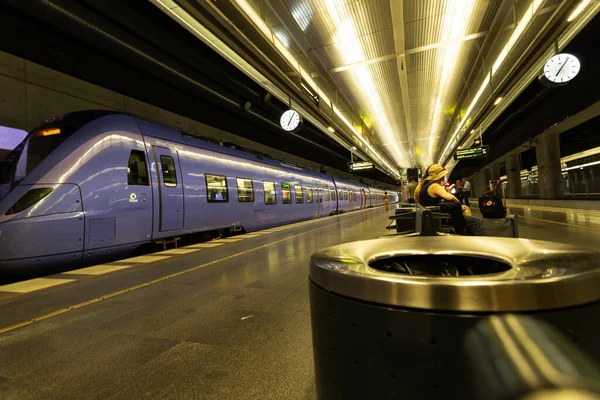 Μάλμε. Σουηδία. 29 Ιουλίου. 2019 Όμορφο σύγχρονο υπόγειο σιδηροδρομικό σταθμό. Μεταφορά. Σιδηροδρομικές. — Φωτογραφία Αρχείου