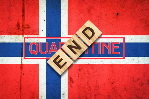 Fin Cuarentena Inscripción Bloques Madera Fondo Bandera Noruega Fin Pandemia — Foto de Stock