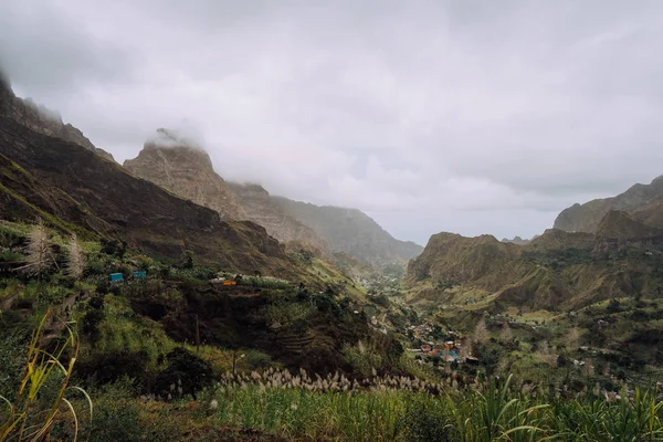 Cape Verde. Gorgeous panoramic view of famous fertile Paul Valley. Agriculture terraces of sugarcane in vertical valley sides, people dwellings, rugged peaks and motion clouds on horizon — Stock Photo, Image