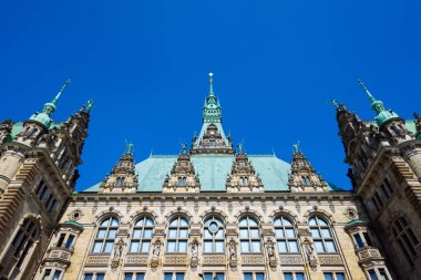 Güzel ünlü Hamburg Altstadt çeyrek, Hamburg, Almanya yeşil renkli çatı ile inşa Belediye