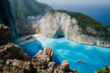 Navagio plaj veya turkuaz su ve beyaz çakıl plajı ile batık defne. Ünlü konum. Manzara adasının Zakynthos, Yunanistan