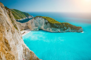 Navagio plaj veya turkuaz su ve beyaz çakıl plajı ile batık defne. Ünlü konum. Genel gider manzara adasının Zakynthos, Yunanistan