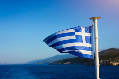Koyun önünde güzel sahil şeridi üzerinde üzerinde bkz: Yunanistan sallayarak bayrak cruise