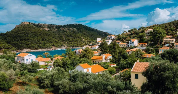 Widok piękny Assos village, wyspę Kefalinia, Grecja — Zdjęcie stockowe