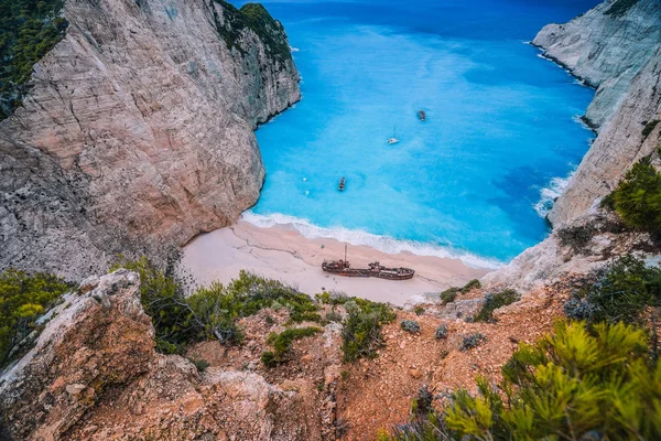 Пляж Navagio Shipwreck Beach на острове Закинф, Греция. Знаменитая достопримечательность достопримечательности обязательно посетить остров Закинф летний отдых — стоковое фото
