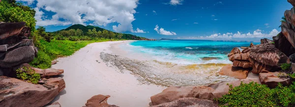 Самый впечатляющий вид на пляж Гранд-Анс на острове Ла-Дигу на Сейшелах. Концепция отдыха во время отпуска — стоковое фото