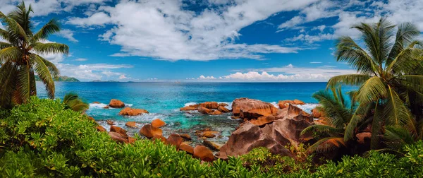 La Digue ostrov rural panorama landscape. Экзотическая райская природа Сейшельских островов — стоковое фото