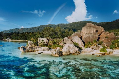 En güzel Anse Source Dargent tropikal plaj, La Digue Seychelles. Lüks egzotik seyahat konsepti
