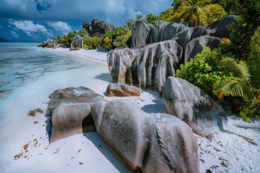 Anse Kaynak dargent - Cennet Seyşeller ada La Digue tropikal ünlü plaj gibi