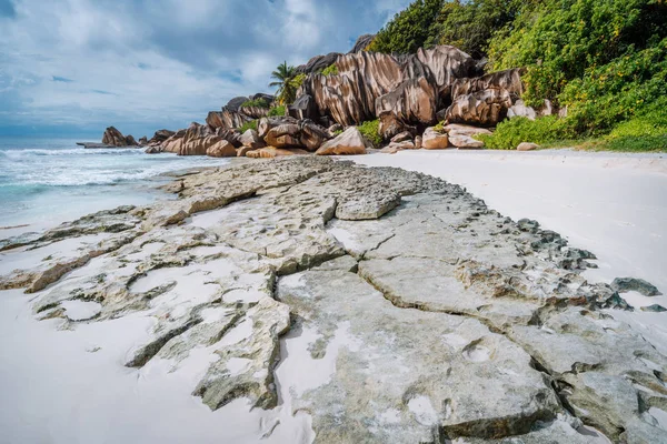 Импрессивный скальный ландшафт на знаменитом острове Ла-Дигю, Сейшельские острова — стоковое фото