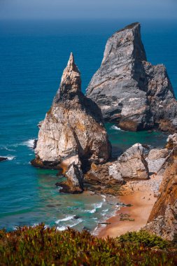 Ünlü Praia da Ursa Sahili, gündüz vakti, Sintra, Portekiz, Avrupa