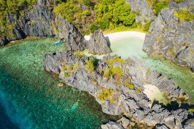 El Nido, Palawan Adası. Ünlü gizli göl ve kireç taşı oluşumu. Filipinler