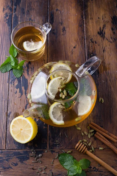 Здоровый Чайник Чайные Листья — стоковое фото