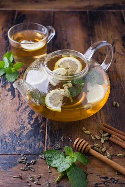 Здоровый Чайник Чайные Листья — стоковое фото