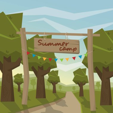 Ormanın arka planda yaz kampının girişi.