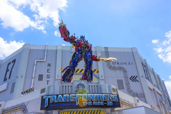 Orlando, Florida, ABD - 08 Mayıs 2018: Universal Studios. Giriş trafo 3d sürüş.