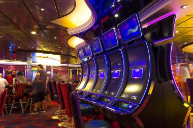 Cape Canaveral, Amerika Birleşik Devletleri - 30 Nisan 2018: Slot Makineleri Casino Karayip Denizi bir seyahat gemisinde