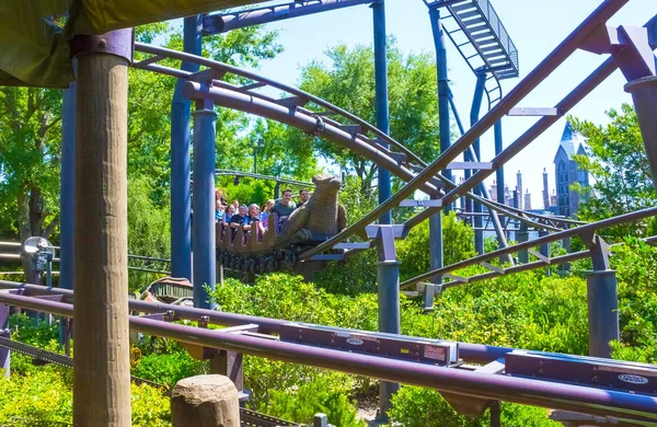 Orlando, Florida, Amerika Birleşik Devletleri - 09 Mayıs 2018: Roller Coaster uçuşu hipogrif. Harry Potter büyücü dünyası. Adaları macera. Evrensel. — Stok fotoğraf