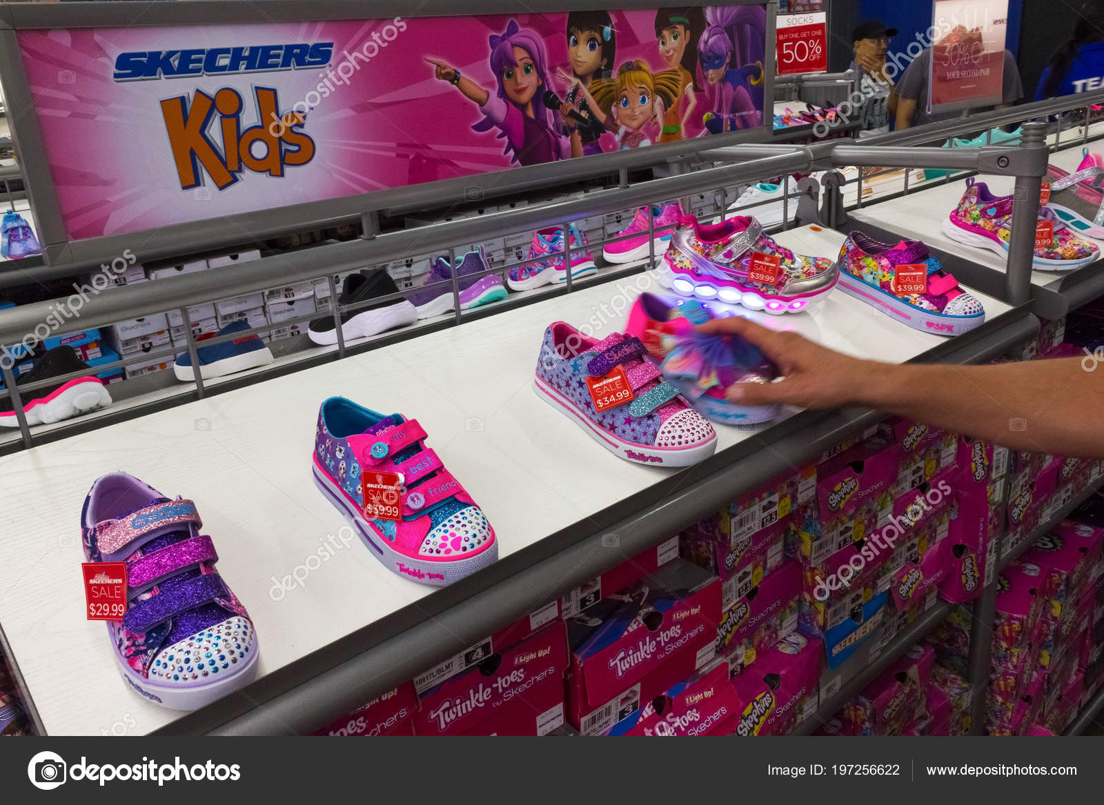 premium outlet skechers