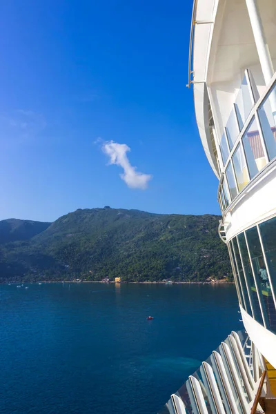 Het arial uitzicht vanaf desck van abstract cruiseschip op Labadee-eiland van de Caribbean in Haïti — Stockfoto