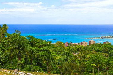 Kuzey Sahil Jamaika, Dunnlar River Falls ve Ocho Rios yakınındaki kumsalda Jamaika Beach A. Karayipler.