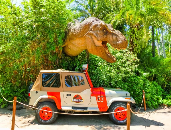 Orlando, Florida - 09 Mayıs 2018: Jurassic Park dinozor ve Universal Studios Adaları macera Tema Park planımciple
