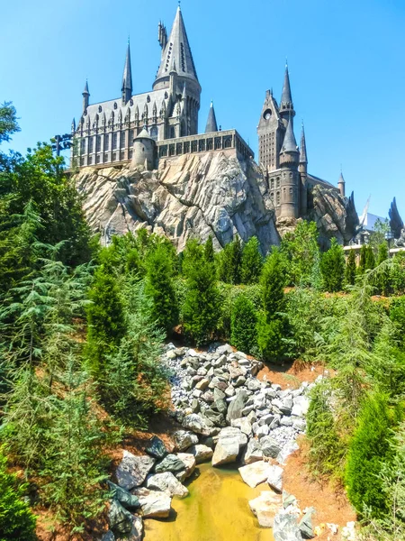 Orlando, Florida, Estados Unidos - 09 de mayo de 2018: El Castillo Hogwarts en The Wizarding World Of Harry Potter en Adventure Island of Universal Studios Orlando . —  Fotos de Stock