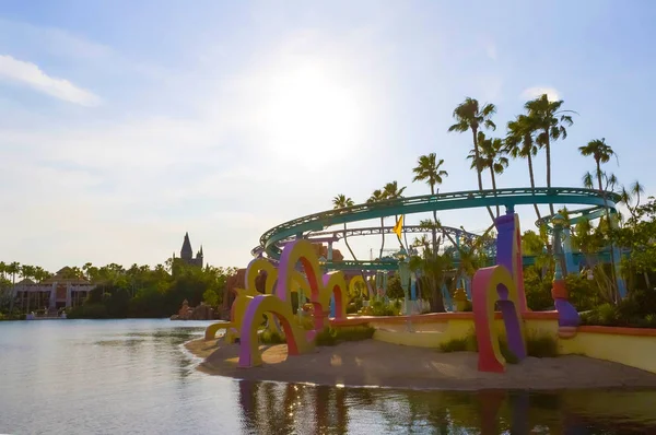 Orlando, Florida, Usa - 10. května 2018: Vysoko v Sky Seuss vozíku vlakem. Islands of Adventure. — Stock fotografie