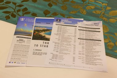 Cape Canaveral, Amerika Birleşik Devletleri - 29 Nisan 2018: Daily Planner ve Cruise pusula gazetelere cruise gemi Seas Oasis