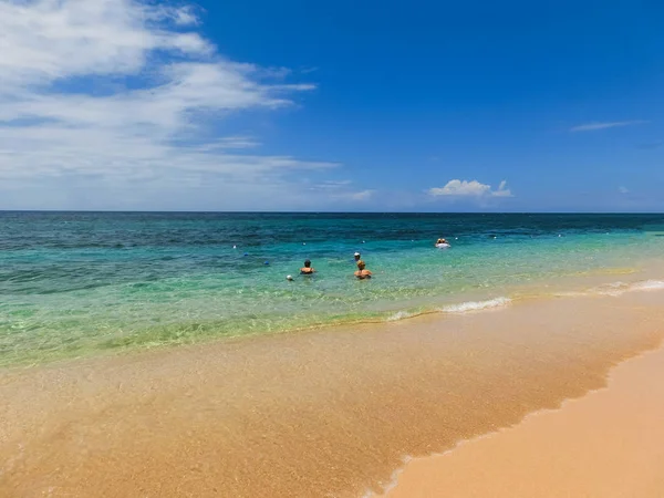 海や晴れた日の竹のビーチ ジャマイカで砂 — ストック写真