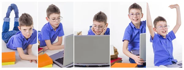 Retrato de colegial lindo sentado con libros y mecanografía en el teclado del ordenador portátil — Foto de Stock