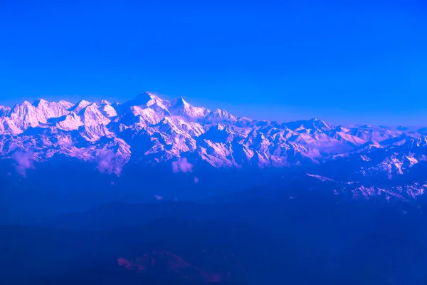在尼泊尔的喜马拉雅山 在日落或日出时布尔纳赛道上的布拉加小村庄的看法 — 图库照片