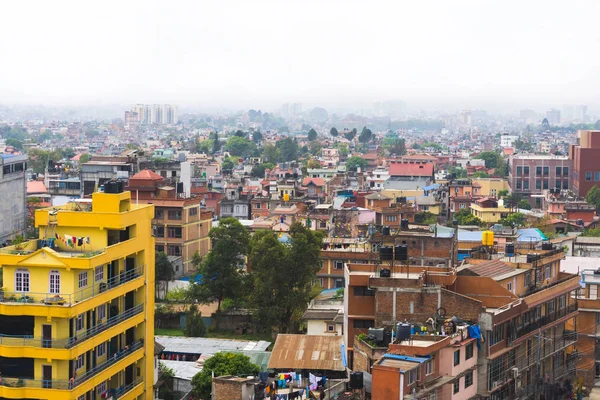 Vista panorámica de la ciudad de Katmandú desde el complejo de templos Swayambhunath, Nepal . — Foto de Stock