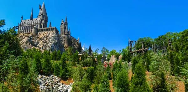 Orlando, Florida, Estados Unidos - 09 de mayo de 2018: El Castillo Hogwarts en The Wizarding World Of Harry Potter en Adventure Island of Universal Studios Orlando . — Foto de Stock