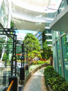 Cape Canaveral, Amerika Birleşik Devletleri - 29 Nisan 2018: Cruise liner ya da gemi central Park'ta 29 Nisan 2018 üzerinde Cape Canaveral, ABD Oasis Royal Caribbean tarafından denizlerin yanaştı. İkinci en büyük yolcu gemisi