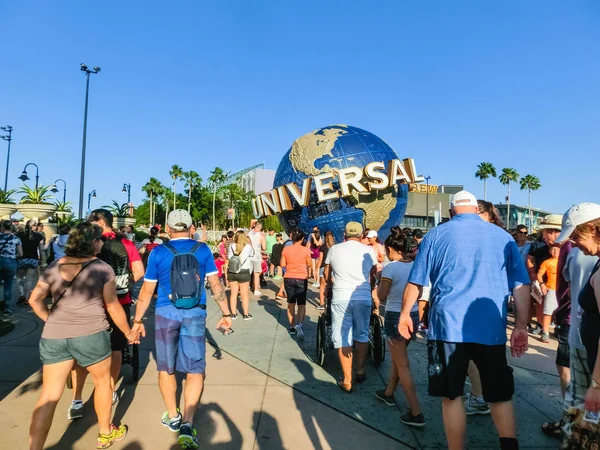 Orlando, Estados Unidos - 9 de mayo de 2018: El Paseo Universal de la Ciudad es el centro comercial a la entrada de Universal Studios Orlando —  Fotos de Stock