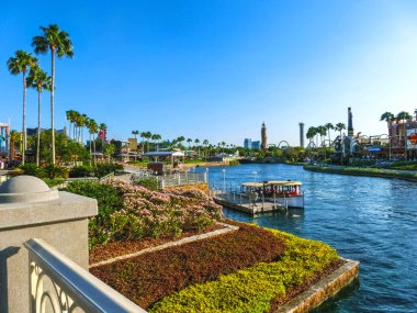 Orlando, Amerika Birleşik Devletleri - 8 Mayıs 2018: Charlie çikolata Emporium Universal Orlando Resort macera Tema Park. Universal City Walk görünümünden