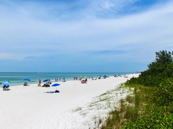 Touristen Genießen Den Strand Von Vanderbilt Neapel Florida Neapel Liegt — Stockfoto